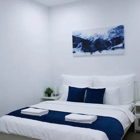 Lyly - Free Private Parking Apartment Prag