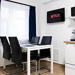 דירה Lyly - 2 Bedrooms For 6 Guests & Free Parking פראג