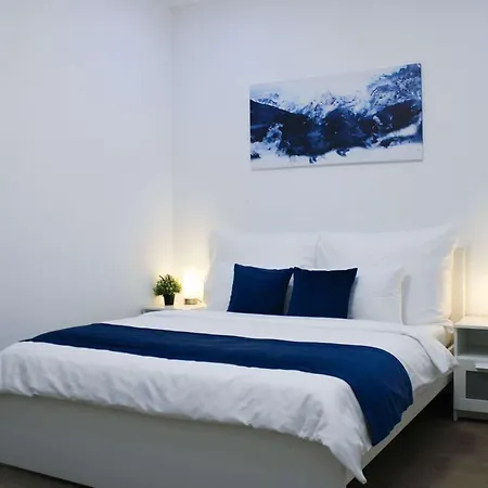 Lyly Apartment - 2 Bedrooms For 6 Guests & Free Parking Apartmán Praha