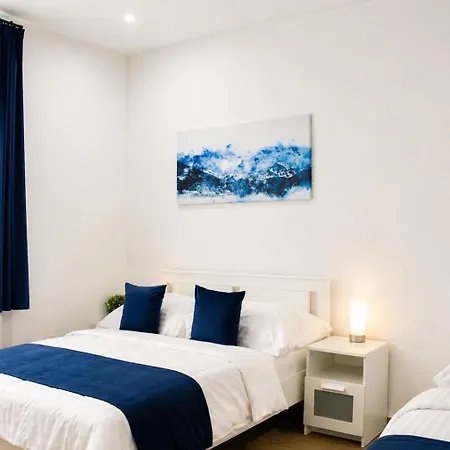 Lyly - 2 Bedrooms, Terrace & Free Parking Apartamento Praga