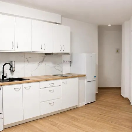 Apartamento Lyly - 2 Bedrooms, Terrace & Free Parking *